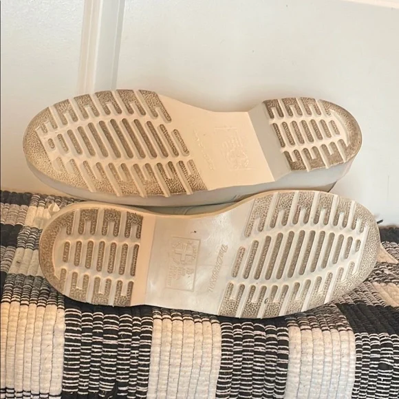 Dr. Martens Men’s Off-White Lace-Up Boots, mens 11 - Picture 12 of 16